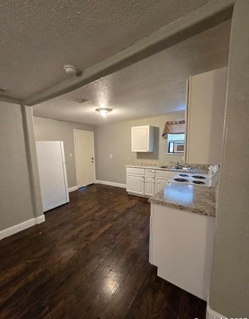2-bedroom rental at 1718 Commercial Unit B in San Antonio, TX — photo 3