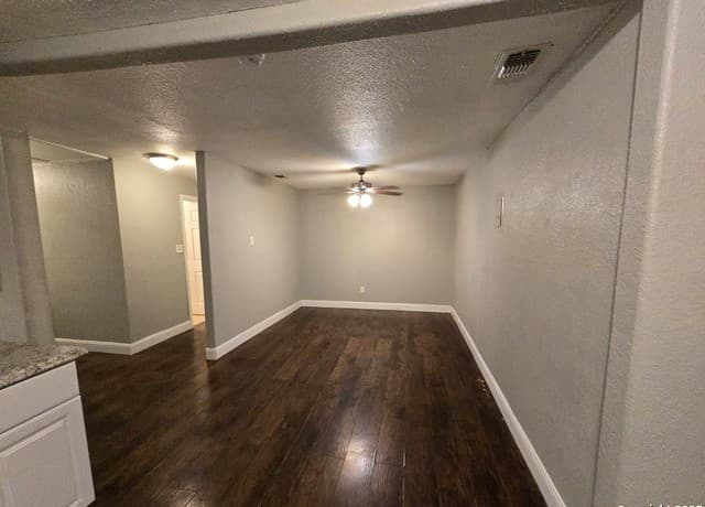 2-bedroom rental at 1718 Commercial Unit B in San Antonio, TX — photo 4
