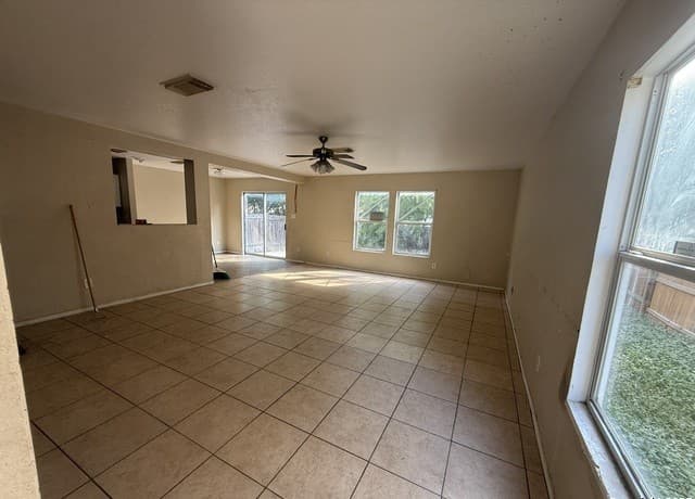 3-bedroom rental at 2830 Amber Morning in San Antonio, TX — photo 5