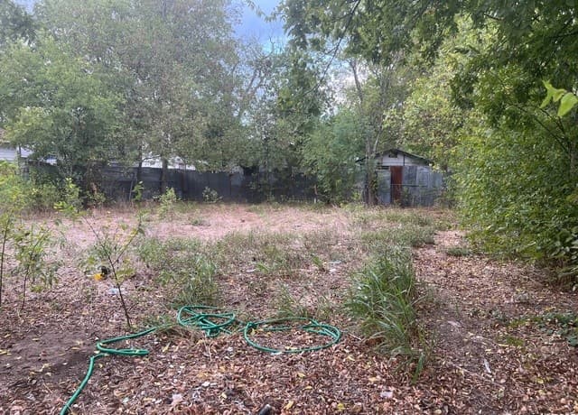 rental at 1807 Hidalgo St in San Antonio, TX — photo 4