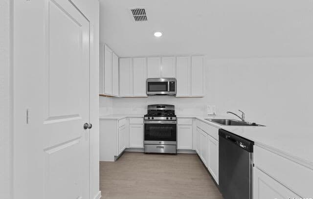 4-bedroom rental at 7330 Brownleaf dr in San Antonio, TX — photo 2
