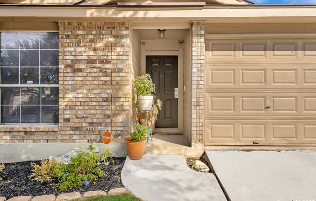 3-bedroom rental at 427 Stable Vista in San Antonio, TX — photo 4