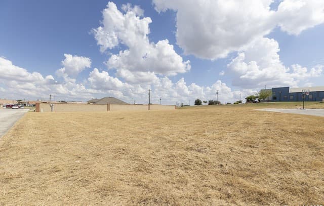 rental at 105 Juniors in La Vernia, TX — photo 1