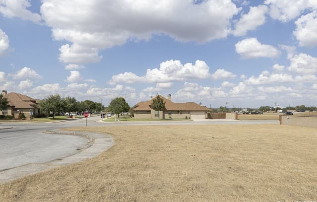 rental at 105 Juniors in La Vernia, TX — photo 3