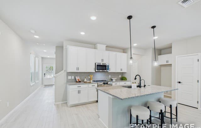 3-bedroom rental at 1018 West 1604 North Unit 206 in San Antonio, TX — photo 5