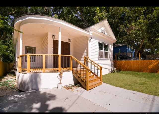 3-bedroom rental at 215 Gulf in San Antonio, TX — photo 1