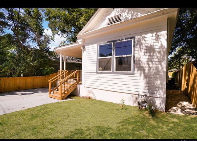 3-bedroom rental at 215 Gulf in San Antonio, TX — photo 2