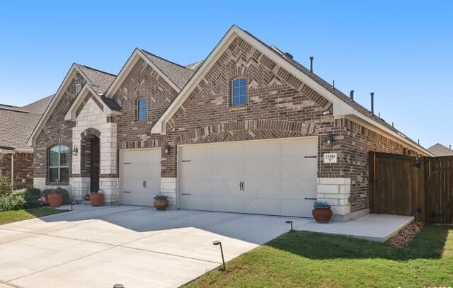 4-bedroom rental at 12550 Silver Gate in San Antonio, TX — photo 3