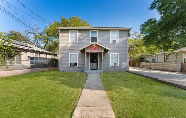 rental at 403 Terrell Ave in San Antonio, TX — photo 1