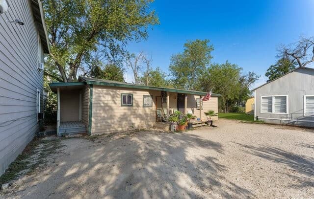 rental at 403 Terrell Ave in San Antonio, TX — photo 3