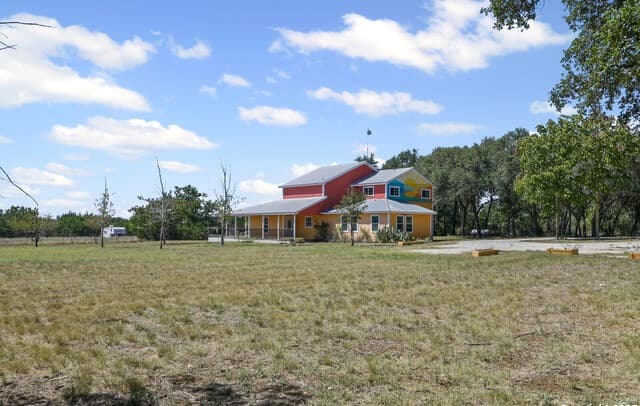5-bedroom rental at 524 Rangeland in Blanco, TX — photo 2
