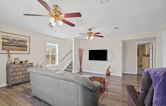 5-bedroom rental at 524 Rangeland in Blanco, TX — photo 4