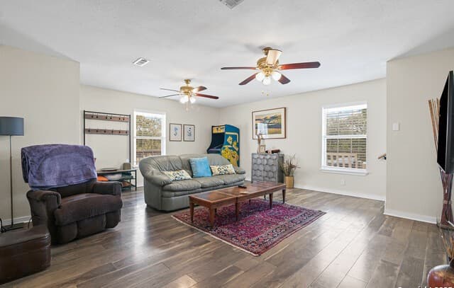 5-bedroom rental at 524 Rangeland in Blanco, TX — photo 5
