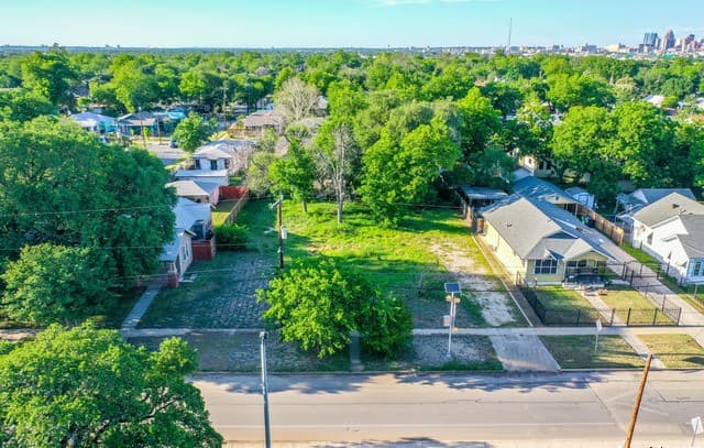 rental at 255 N Park Blvd in San Antonio, TX — photo 1