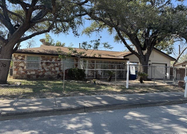 7-bedroom rental at 1240 Rice Rd in San Antonio, TX — photo 1