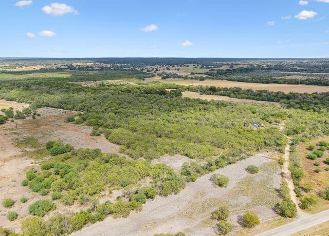 rental at 3808 County Road 128 in Floresville, TX — photo 4