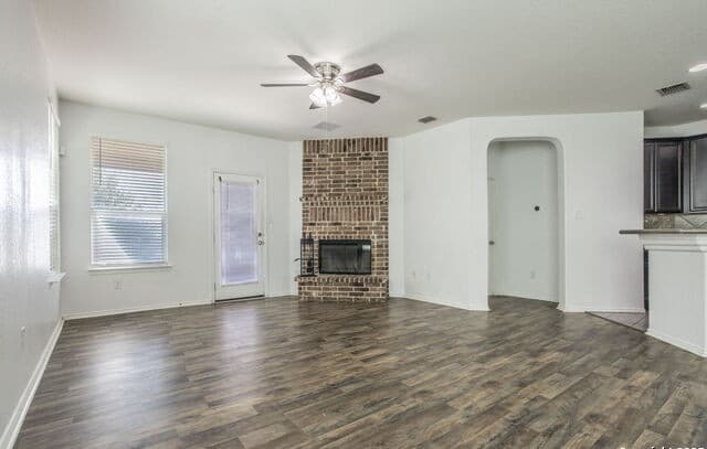 5-bedroom rental at 6538 Wind Trce in San Antonio, TX — photo 4