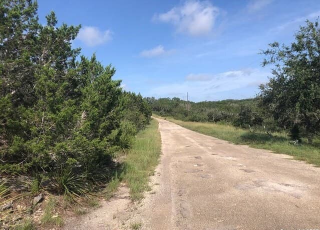 rental at LOT 83 County Road 243 in Hondo, TX — photo 3