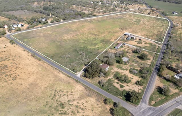 rental at 19825 Benton City in Somerset, TX — photo 4