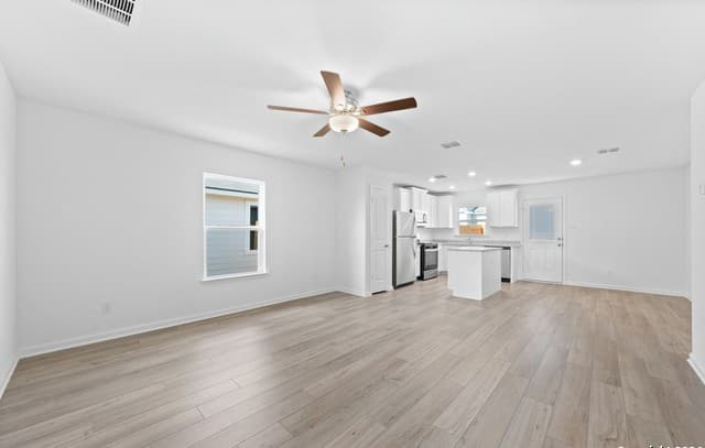 2-bedroom rental at 11724 Luckey Villa in San Antonio, TX — photo 2