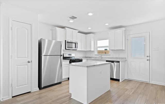2-bedroom rental at 11724 Luckey Villa in San Antonio, TX — photo 4