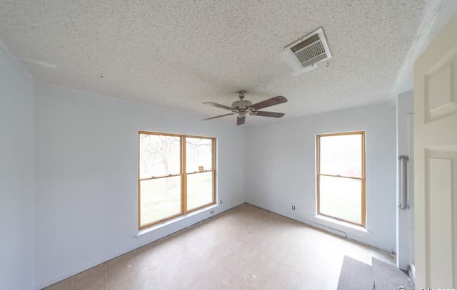 3-bedroom rental at 155 Englehart in San Antonio, TX — photo 5