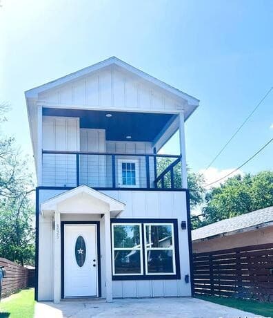3-bedroom rental at 335 S San Eduardo in San Antonio, TX — photo 1