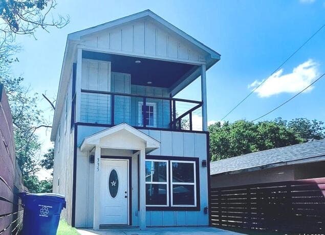 3-bedroom rental at 335 S San Eduardo in San Antonio, TX — photo 4