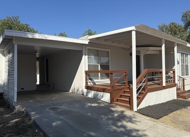 3-bedroom rental at 223 Adrian in San Antonio, TX — photo 2