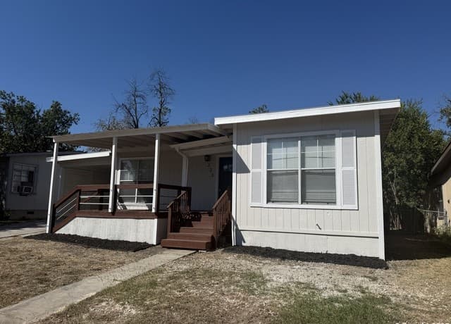 3-bedroom rental at 223 Adrian in San Antonio, TX — photo 3