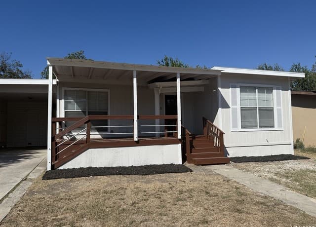 3-bedroom rental at 223 Adrian in San Antonio, TX — photo 4