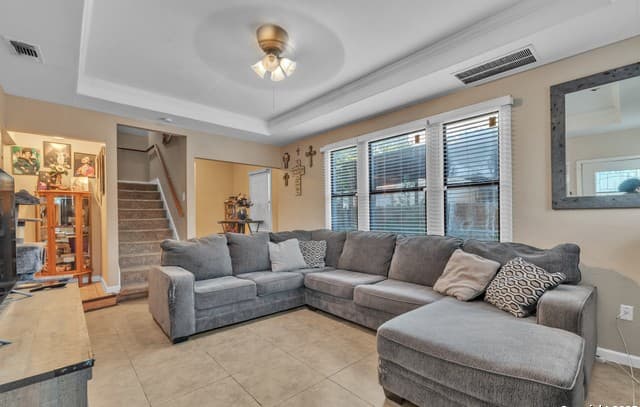 3-bedroom rental at 414 Chicago Blvd in San Antonio, TX — photo 2