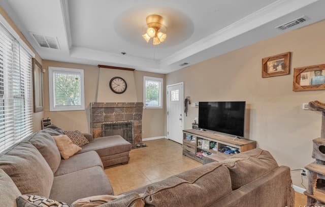 3-bedroom rental at 414 Chicago Blvd in San Antonio, TX — photo 3