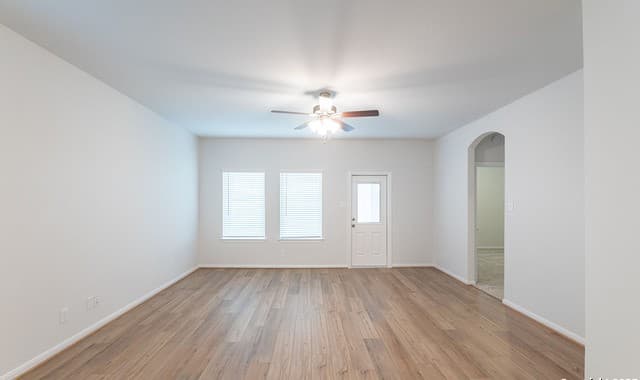 3-bedroom rental at 8528 Frostwood Heights in San Antonio, TX — photo 2