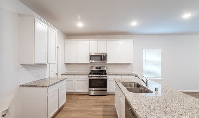 3-bedroom rental at 8528 Frostwood Heights in San Antonio, TX — photo 4