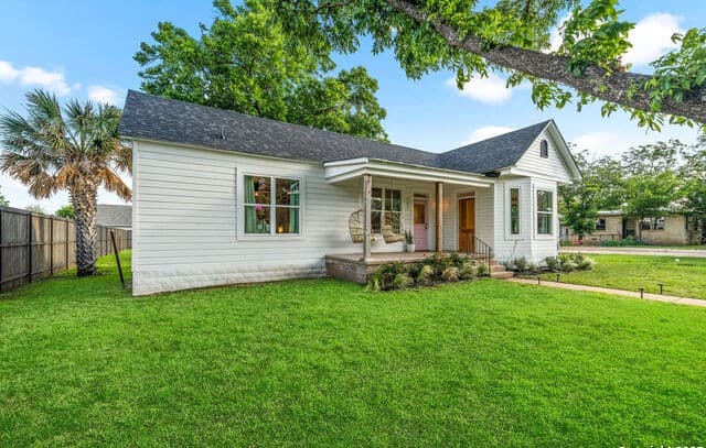 3-bedroom rental at 703 E Highway St. in Fredericksburg, TX — photo 3