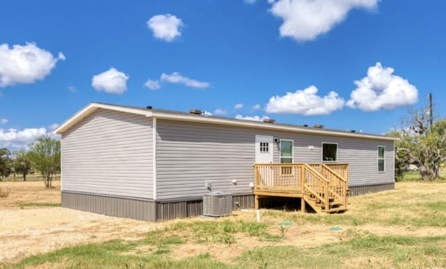 4-bedroom rental at 6093 Leal in Pleasanton, TX — photo 4