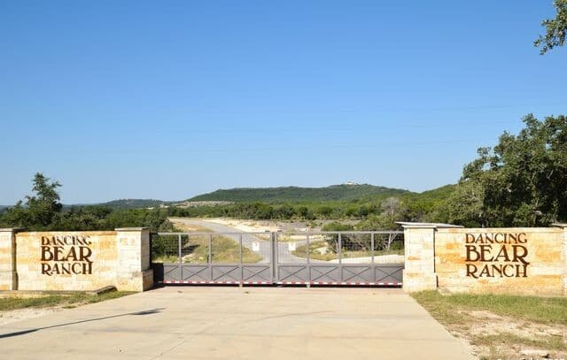 rental at 000 W Private Road 1708 in Mico, TX — photo 4