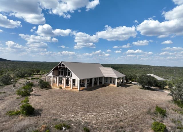 3-bedroom rental at 0 Pvt Rd 2412 in Hondo, TX — photo 1