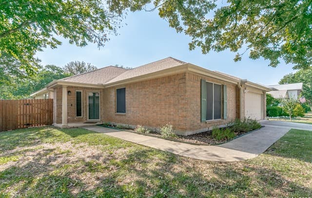 3-bedroom rental at 14318 Markham Ln in San Antonio, TX — photo 3