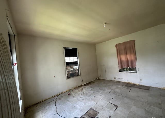 2-bedroom rental at 705 Paso Hondo in San Antonio, TX — photo 4