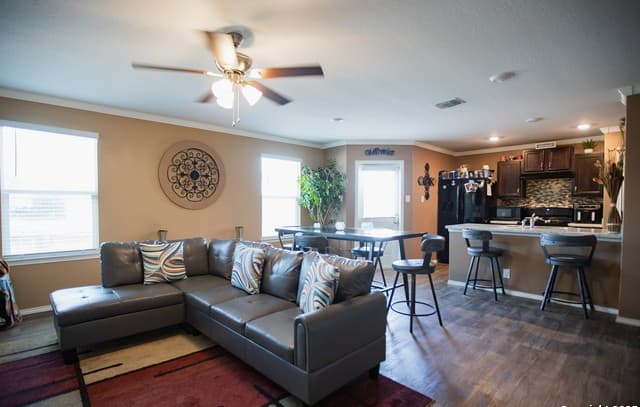 3-bedroom rental at 5535 Rosillo Chase in San Antonio, TX — photo 2
