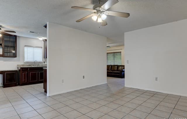 3-bedroom rental at 5818 Brambletree in San Antonio, TX — photo 5
