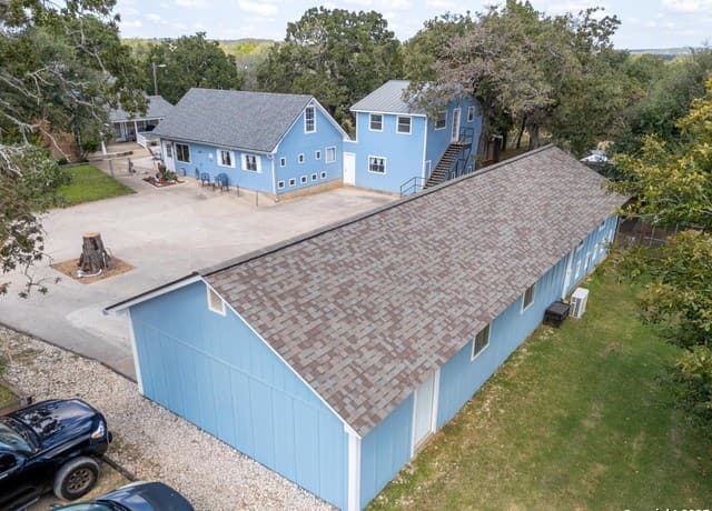 4-bedroom rental at 59 Segner in Fredericksburg, TX — photo 3