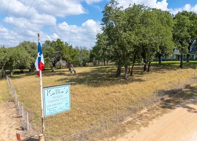 4-bedroom rental at 59 Segner in Fredericksburg, TX — photo 4