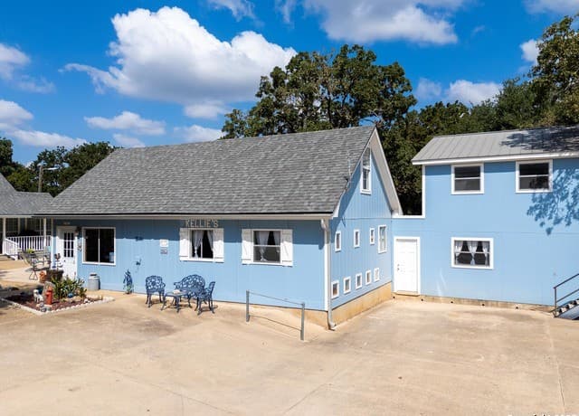 4-bedroom rental at 59 Segner in Fredericksburg, TX — photo 5
