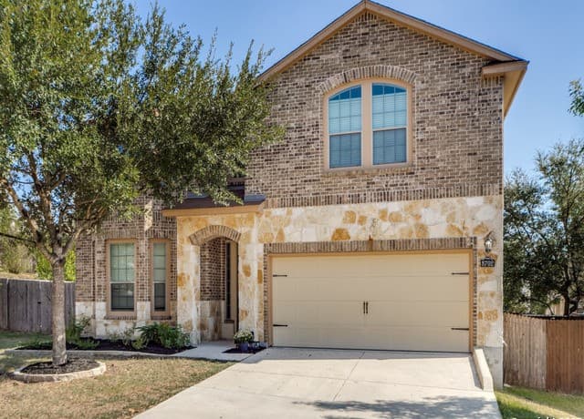 4-bedroom rental at 8702 Elkhorn Knoll in Boerne, TX — photo 1