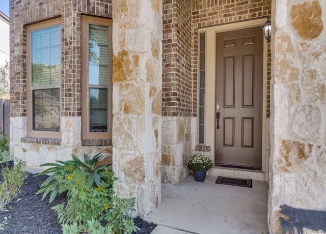 4-bedroom rental at 8702 Elkhorn Knoll in Boerne, TX — photo 2