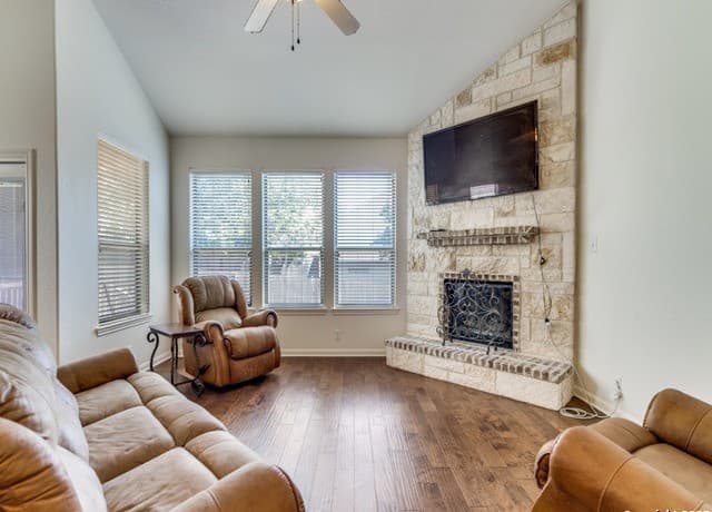 4-bedroom rental at 8702 Elkhorn Knoll in Boerne, TX — photo 4