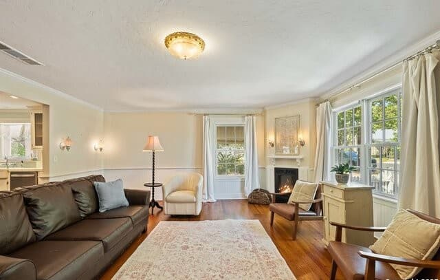 4-bedroom rental at 105 E. Centre St in Fredericksburg, TX — photo 5
